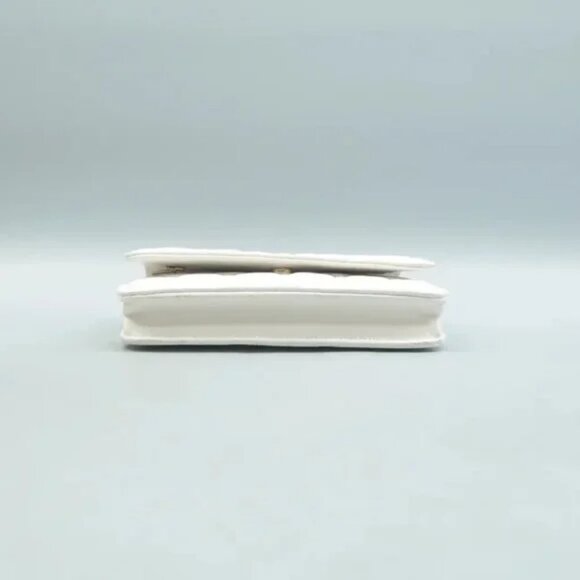 100% Authentic CHANEL Wallet on Chain White Leather Shoulder Bag 3536-083024 - Picture 5 of 12